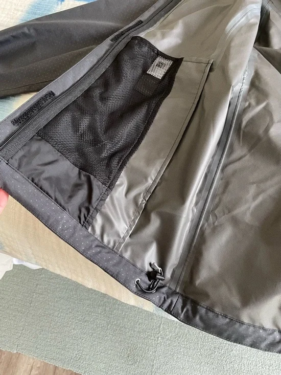 The North Face Gray Dot Print Hooded Rain Shell Jacket - Picture 14 of 17